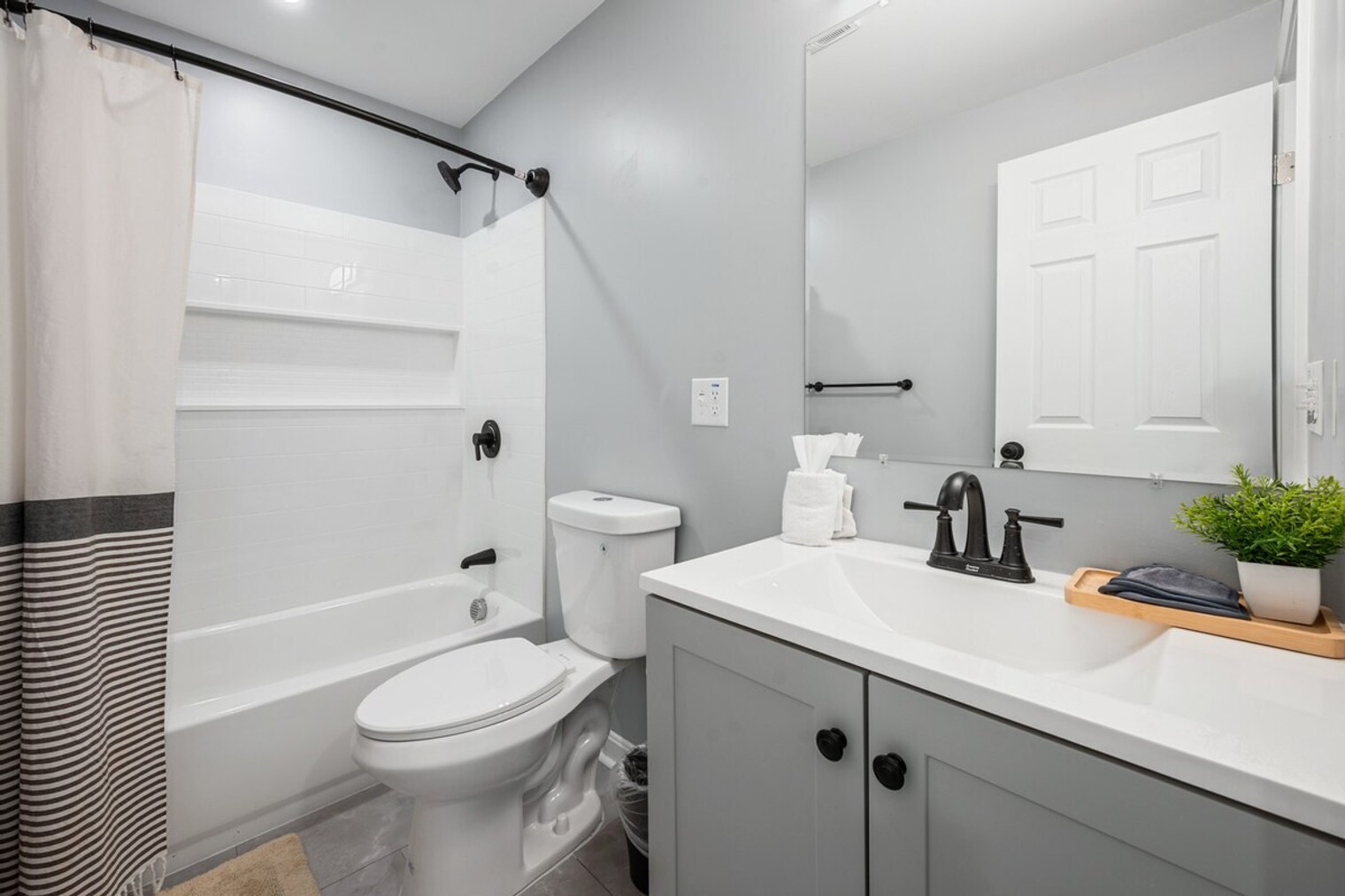 Building Photo - 81 Luna St