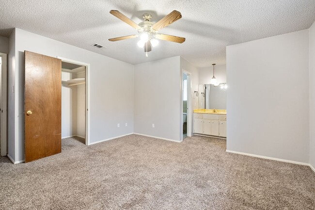 Building Photo - Simple 3 Bedroom, 2 Bath Home in South Aus...