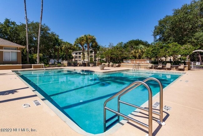 Building Photo - 5 Arbor Club Dr