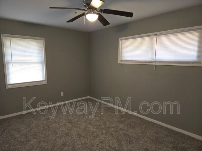 Building Photo - 2226 Raleigh Dr