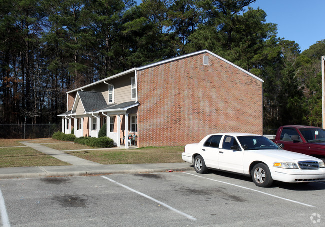 Building Photo - Plantation Apartments