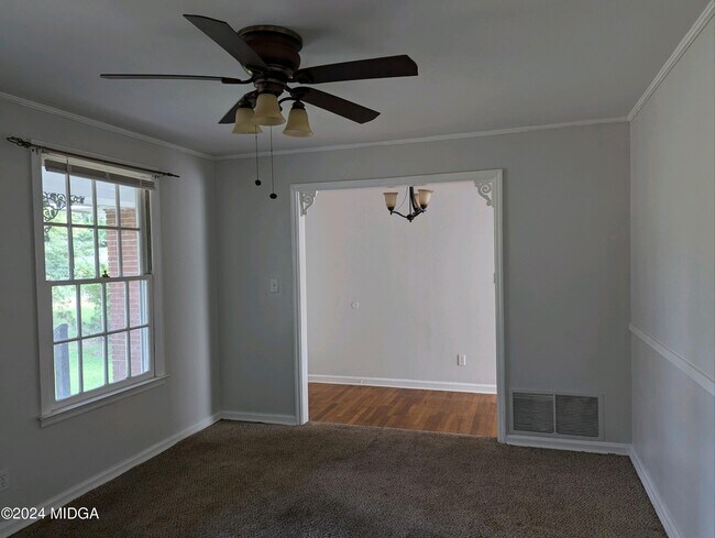 Building Photo - 2971 Crestline Dr