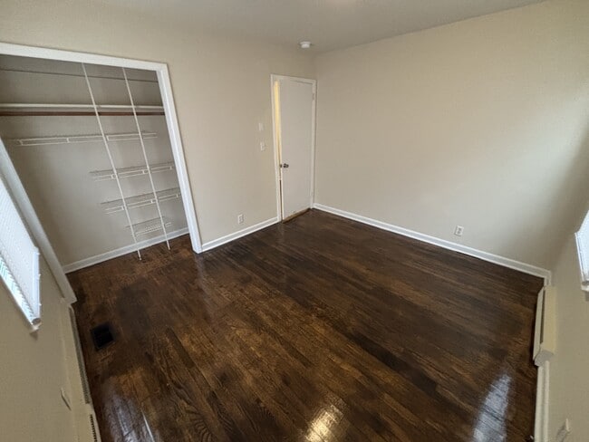 Building Photo - 280 E Main St