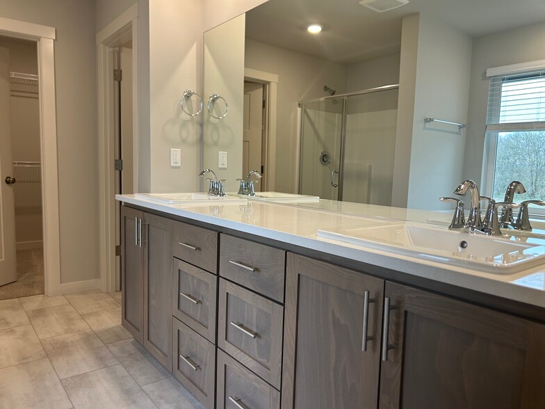 Primary Bathroom - 535 Withers Ct SE