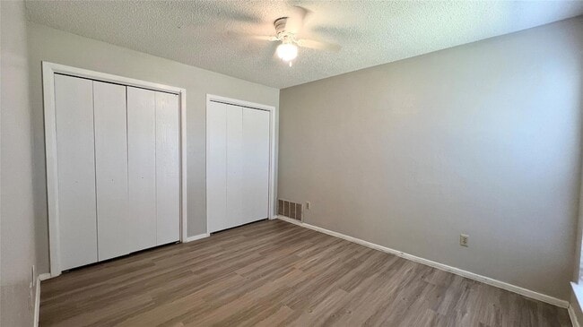 Building Photo - 11953 Sunhillow Bend