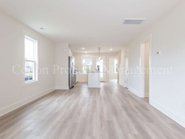 Building Photo - 29 W Pioneer Wy