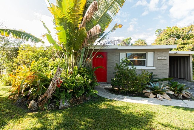 Building Photo - Annual Rental – Pet-Friendly Charming Napl...