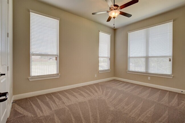 Building Photo - 9006 Forest Park Ct