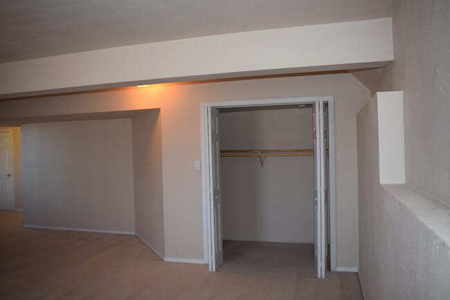 Building Photo - 4 bed / 3 bed Home with Gorgeous View!!!