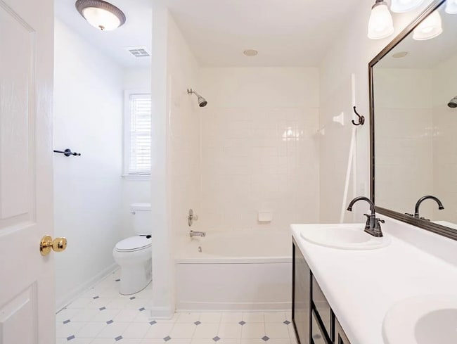 Building Photo - 9 Casabelle Ct