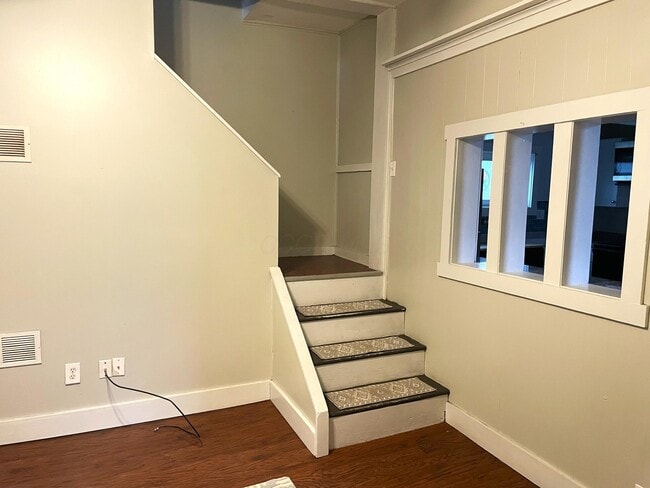 Building Photo - 266 W 8th St