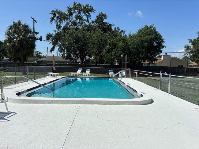 Building Photo - 996 N Beneva Rd