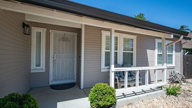 Building Photo - 3 Bedroom Home in Vacaville
