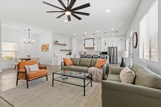 Building Photo - Serene Retreat Furnished 2 Bedroom Sun City Summerlin Home