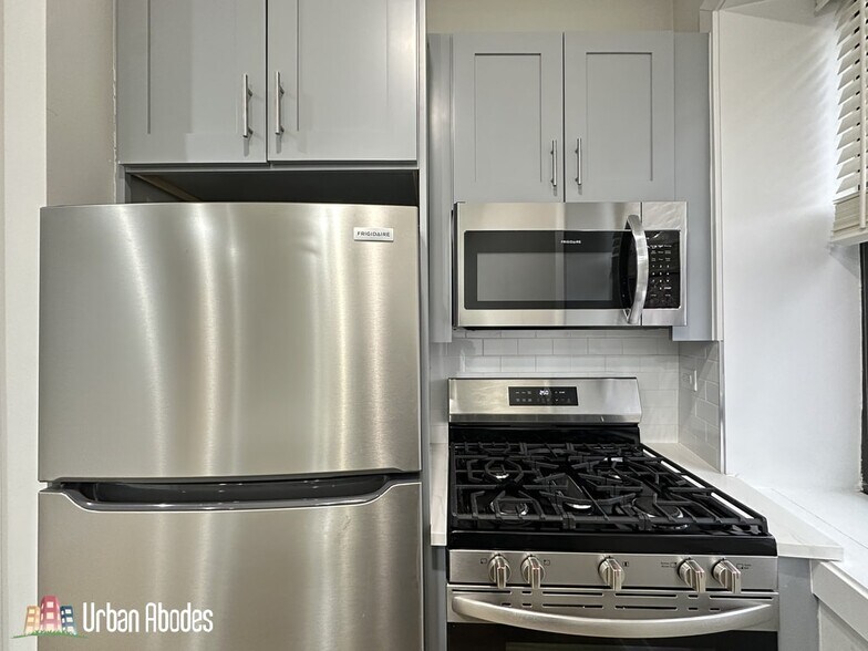 Building Photo - 445 W Belden Ave