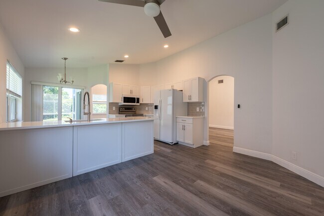 Building Photo - 10651 Buttonwood Lake Dr