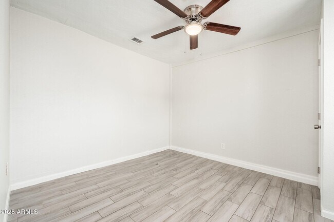 Building Photo - 744 W Coolidge St