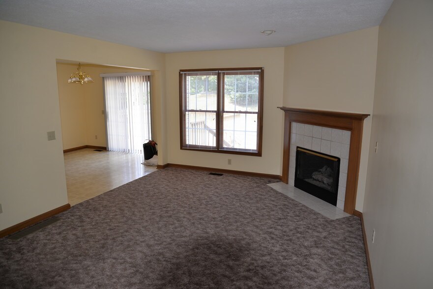 Family Room - 1041 Applegrove St NW