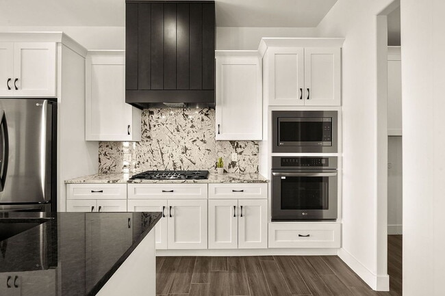 Building Photo - Single Family Home
