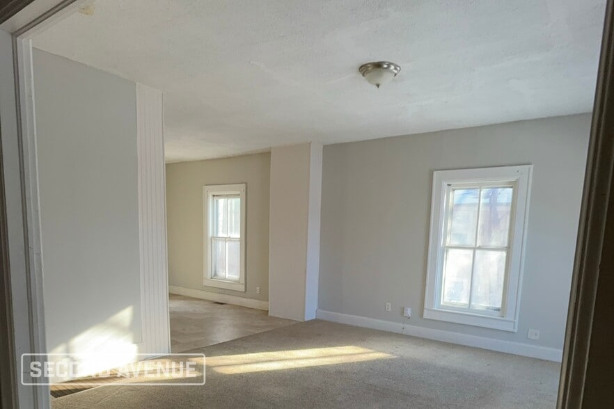 Building Photo - 1115 Oneida Ave