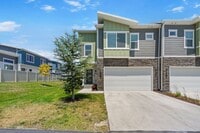 Building Photo - Stunning Row End Townhome In Great Location!