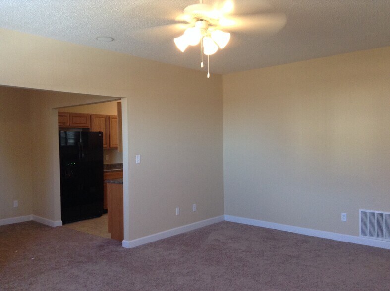 Building Photo - 9828 Rhodes Ln