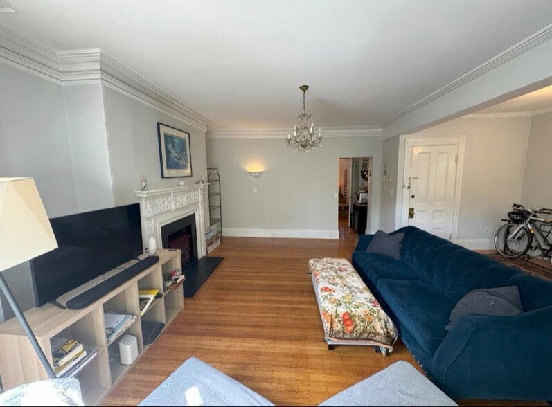 Building Photo - 429 Marlborough St