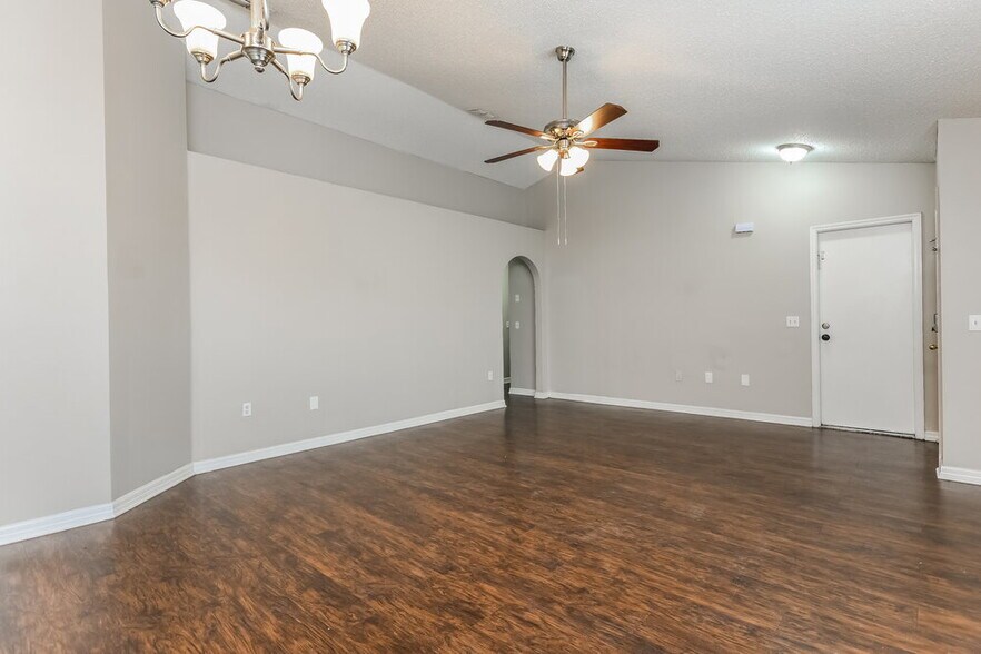 Building Photo - 2688 Whispering Trails Dr