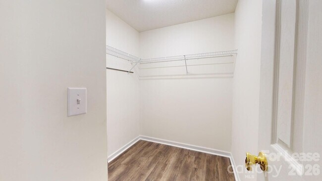Building Photo - 670 Emerald Cove Dr