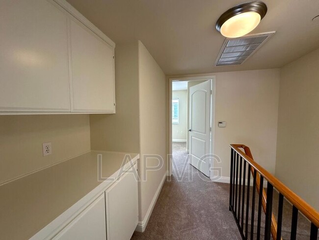 Building Photo - 12217 Moorpark St