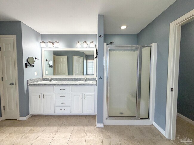 Building Photo - 3977 High Bridge Dr