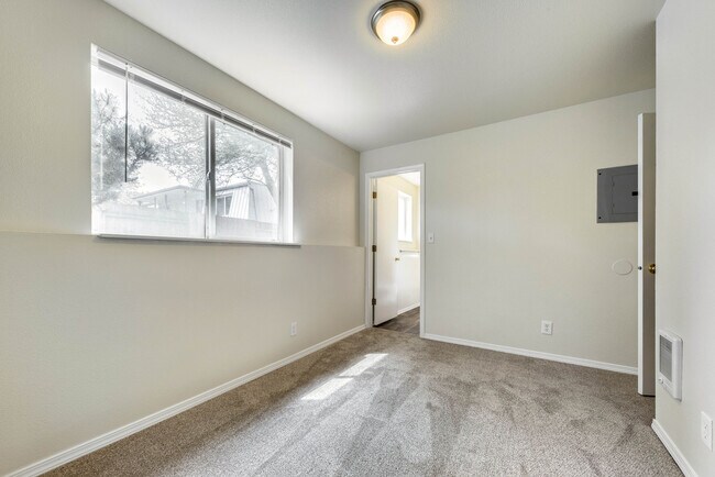 Building Photo - 2203 W Kootenai St