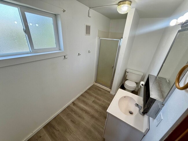 Building Photo - JAK Duplex