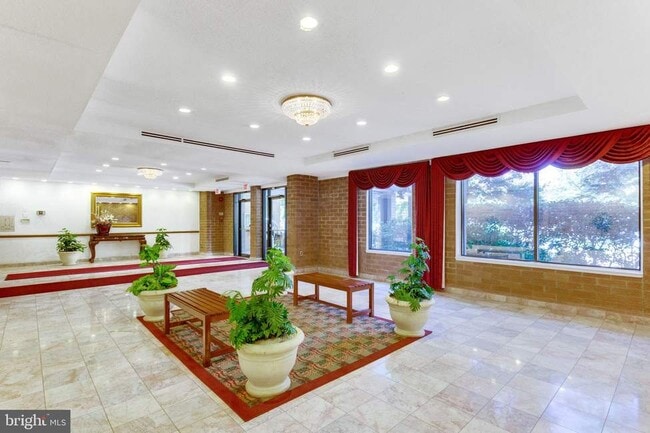 Lobby - 3101 S Manchester St