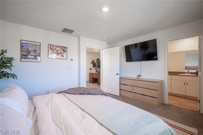 Building Photo - 530 Gloster Ave