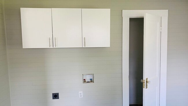 Building Photo - 8 Briarwood Ln