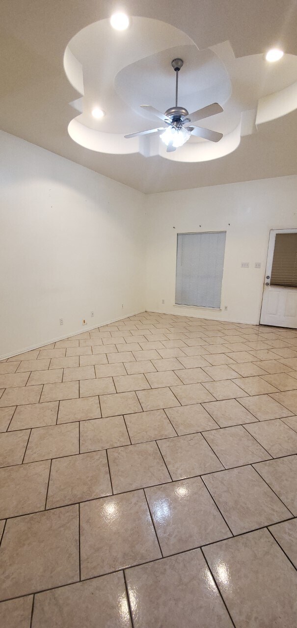 Building Photo - 917 W Toffee Dr