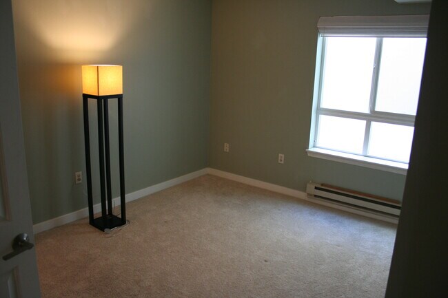 Building Photo - 3028 Western Ave