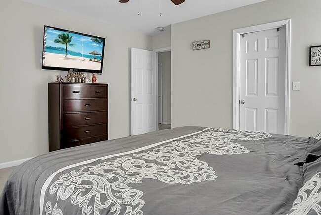 Building Photo - 334 Albrighton Way