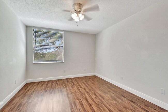 Building Photo - 820 Lavers Cir