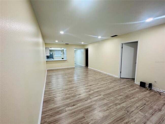 Building Photo - 1750 Belleair Forest Dr
