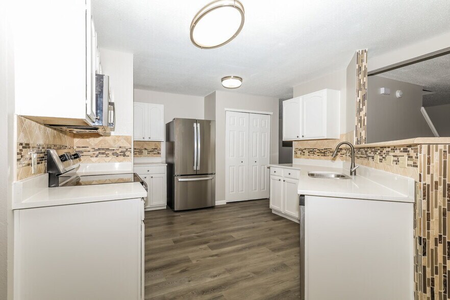 Building Photo - 6336 Alonzo Dr