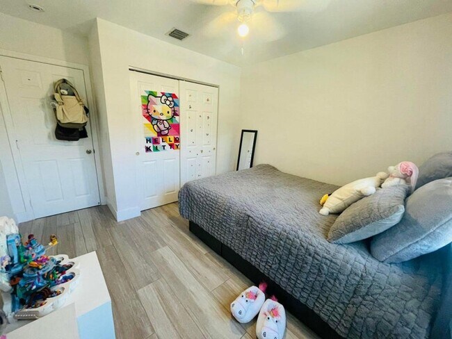 Building Photo - 4231 NW 1st Dr