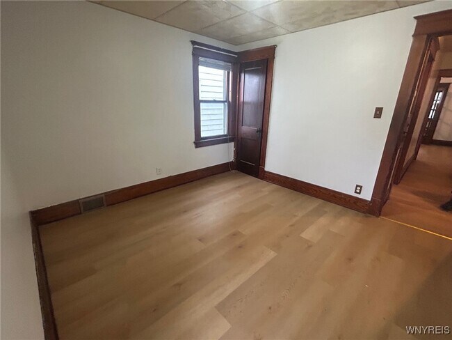 Building Photo - 528 Ontario St