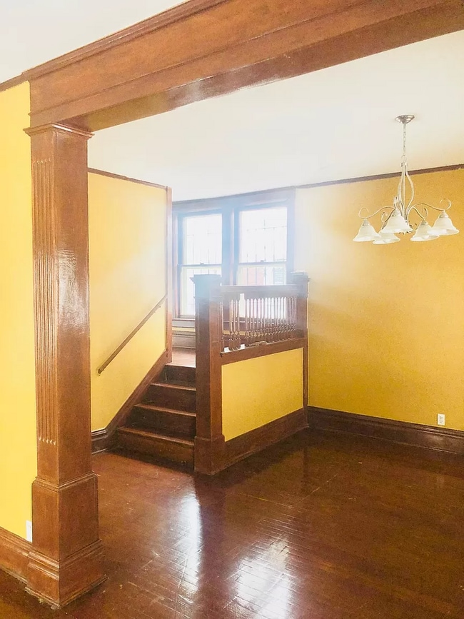 Building Photo - Beautiful 4 Bedroom / 1.5 Bathroom house