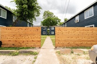 Building Photo - 2505 Delano St