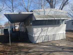 Building Photo - 11 Camelot Dr