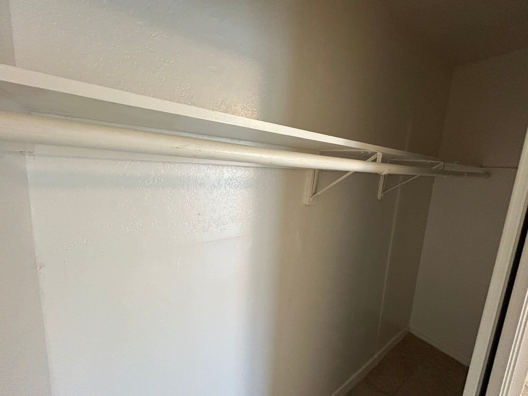 Building Photo - 3024 E Waltann Ln