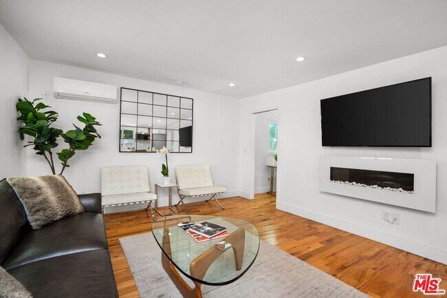 Building Photo - 4734 Los Feliz Blvd