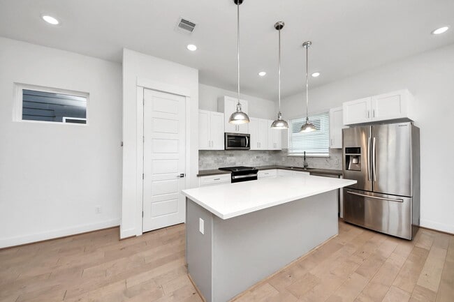 Building Photo - 4623 Cochran St